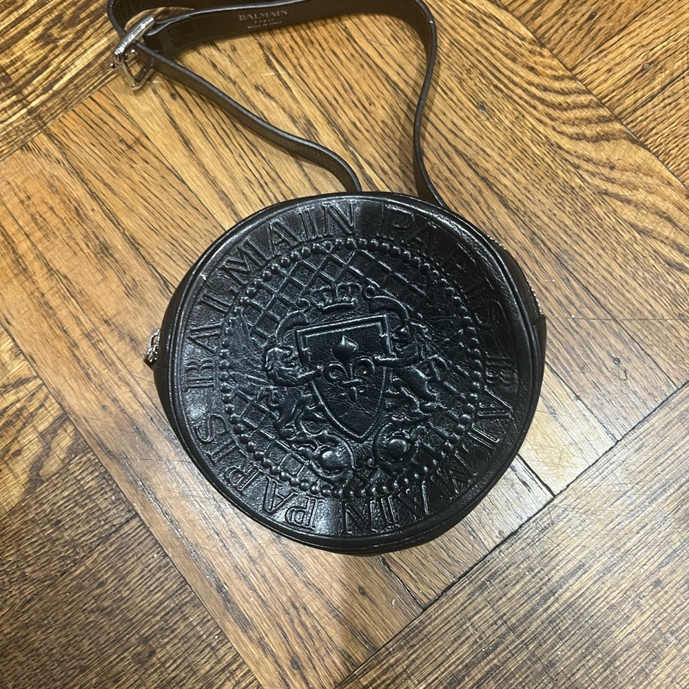 Amazing 💯 authentic balmain purse. Bought online for 675